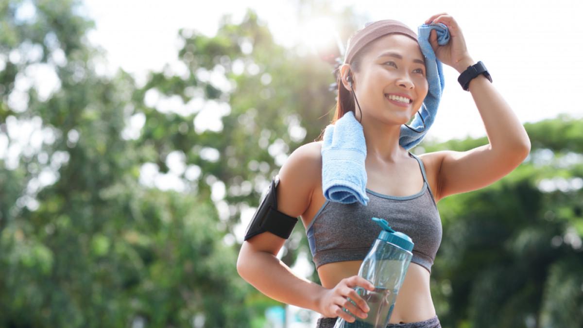 Ilustrasi seseorang yang sedang berolahraga, salah satu kunci hidup sehat dan bugar