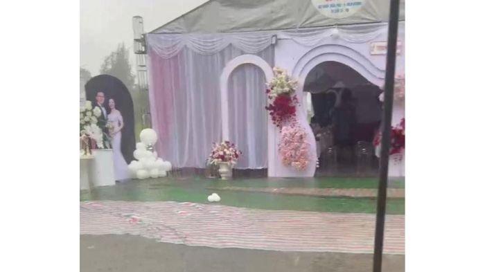 Sudah Siapkan Dekorasi Mewah, Pasangan Pengantin Ini Kecewa Tak Ada Satu pun Tamu yang Hadir Resepsi