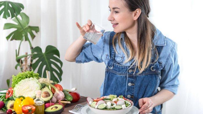 Ilustrasi makan berlebihan bisa sebabkan badan tidak berenergi, lelah, dan lemas