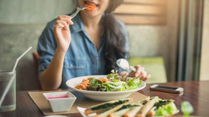 ilustrasi sarapan sehat, salah satu kebiasaan pagi yang bantu menurunkan tekanan darah tinggi atau hipertensi