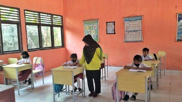Nasib SDN yang Hanya Memiliki 2 Murid Baru, Jika Tak Masuk Semua, Guru Bingung Ngajar Siapa