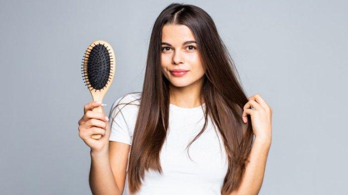 Benarkah Penggunaan Wet Brush Efektif untuk Mencegah Rambut Rontok?