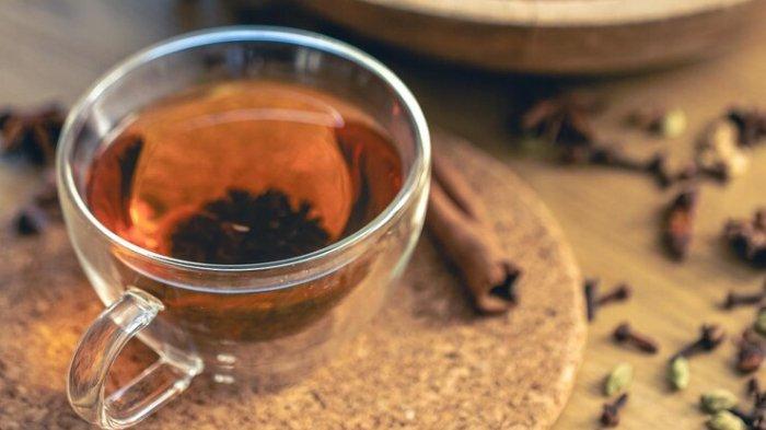 Ilustrasi teh cengkeh, teh herbal yang bantu meredakan sakit kepala