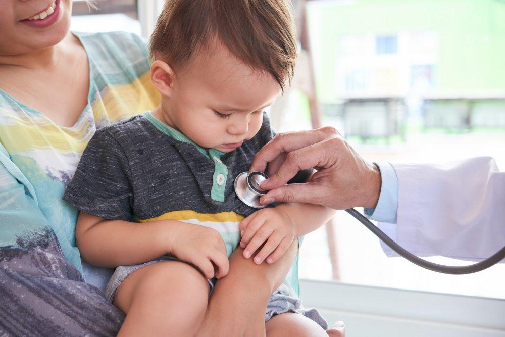 ilustrasi pemeriksaan tumbuh kembang si kecil ke dokter spesialis anak