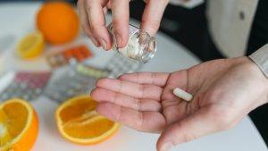 ilustrasi-waktu-yang-tepat-mengonsumsi-suplemen-vitamin.jpg