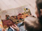 Ilustrasi-membacakan-buku-bergambar-aktivitas-yang-dapat-merangsang-perkembangan-otak-anak.jpg