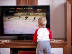bayi-nonton-televisi.jpg