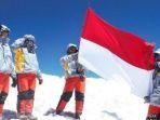 bendera-merah-putih-pernah-dikibarkan-di-puncak-himalaya-dalam-rangka-memperingati-kemerdekaan.jpg