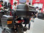 contoh-pemasangan-boks-yang-proper-untuk-bagasi-tambahan-pada-motor-yamaha-nmax.jpg