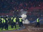 gas-air-mata-suporter-arema-fc.jpg