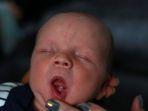 ilustrasi-bayi-mengalami-neonatal-teeth.jpg