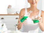 ilustrasi-berkumur-menggunakan-obat-kumur.jpg