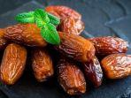 ilustrasi-buah-kurma-di-bulan-ramadhan.jpg