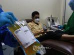 ilustrasi-covid-19-foto-pendonor-plasma-konvalesen-menunggu-hasil-cek-darah.jpg