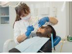 ilustrasi-dokter-gigi-spesialis-orthodonti.jpg
