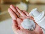 ilustrasi-facial-wash-yang-mengandung-scrub.jpg