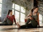 ilustrasi-gerakan-prenatal-yoga-pada-usia-awal-kehamilan.jpg