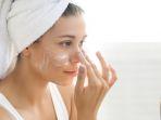ilustrasi-memakai-skincare.jpg