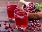 ilustrasi-minum-jus-ceri.jpg