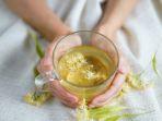 ilustrasi-minum-teh-herbal.jpg