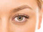ilustrasi-pengguna-softlens-simak-penuturan.jpg