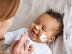 ilustrasi-penggunaan-skincare-pada-bayi.jpg