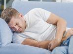 ilustrasi-pria-yang-merasa-nyeri-akibat-menderita-hernia.jpg
