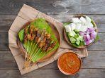 ilustrasi-sate-yang-disantap-bersama-keluarga.jpg