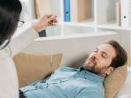 ilustrasi-seseorang-sedang-melakukan-hypnotherapy.jpg