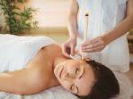 ilustrasi-terapi-ear-candle-atau-lilin-telinga.jpg