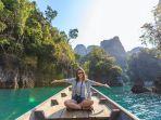 ilustrasi-traveling-bisa-memicu-rasa-bahagia-dan-tenang.jpg
