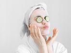 ilustrasi-wanita-menggunakan-sheet-mask-begini-penjelasan.jpg