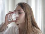 manfaat-minum-air-putih-untuk-ibu-hamil.jpg