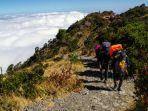 mendaki-gunung.jpg
