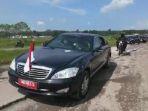 mobil-presiden-joko-widodo-jokowi-melewati-jalan-rusak-di-jalan-terusan-ryacudu-lampung.jpg