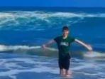 nasib-pria-berbaju-hijau-di-pantai-selatan.jpg