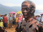 patung-presiden-joko-widodo-dipajang-saat-peletakan-batu-pertama-pembangunan-monumen-juma-jokowi.jpg