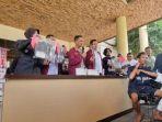 pegawai-toko-air-minum-ahs-arga-tirta-muhammad-husen-28-mengaku-memiliki-dendam.jpg