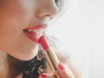 penggunaan-lipstick.jpg