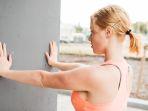 persiapan-melakukan-wall-push-up-olahraga-yang-memanfaatkan-tembok-dan-beban-tubuh-2.jpg