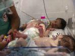 petugas-medis-palestina-merawat-bayi-prematur-dar-rs-al-shifa.jpg