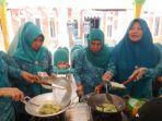 praktik-memasak-tumbuhan-liar-kepada-ibu-ibu-pkk-desa-kuripansari.jpg