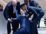 presiden-as-joe-biden-terjatuh-saat-upacara-kelulusan-di-akademi-angkatan-udara.jpg