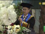 prof-dr-taruna-ikrar-menyampaikan-pidato-pada-acara-wisuda-ke-105-unesa.jpg