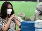 siswa-sma-mendapatkan-suntikan-dosis-pertama-vaksin-covid-19.jpg