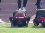 sujud-syukur.jpg