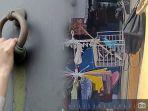 warga-serang-belakangan-ini-mendapatkan-teror-suara-ketukan-pintu-rumah.jpg