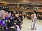 wisudawan-upgris.jpg