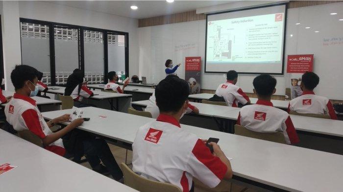 Pelajar SMK Widya Dirgantara Bandung Ikut Pelatihan Safety Riding