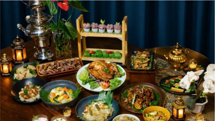 Menyambut bulan suci Ramadan, de Braga by ARTOTEL menghadirkan pengalaman berbuka puasa yang hangat dan berkesan melalui program bertajuk “A Wishful Ramadan”. Dikemas dalam konsep all you can eat, program ini mengajak para tamu menikmati kekayaan kuliner Nusantara dalam balutan suasana artistik dan nuansa heritage khas kawasan Jalan Braga.